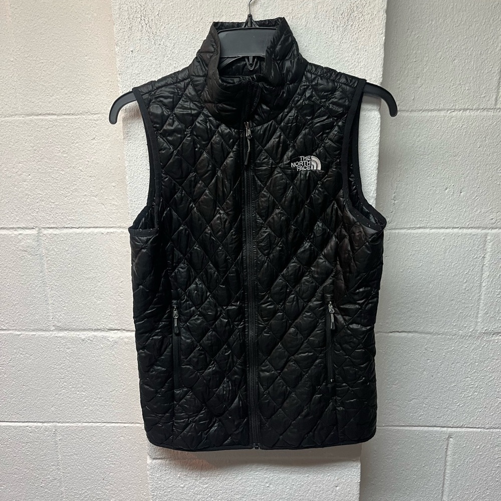 The North Face Charcoal Quilted Vest. XS